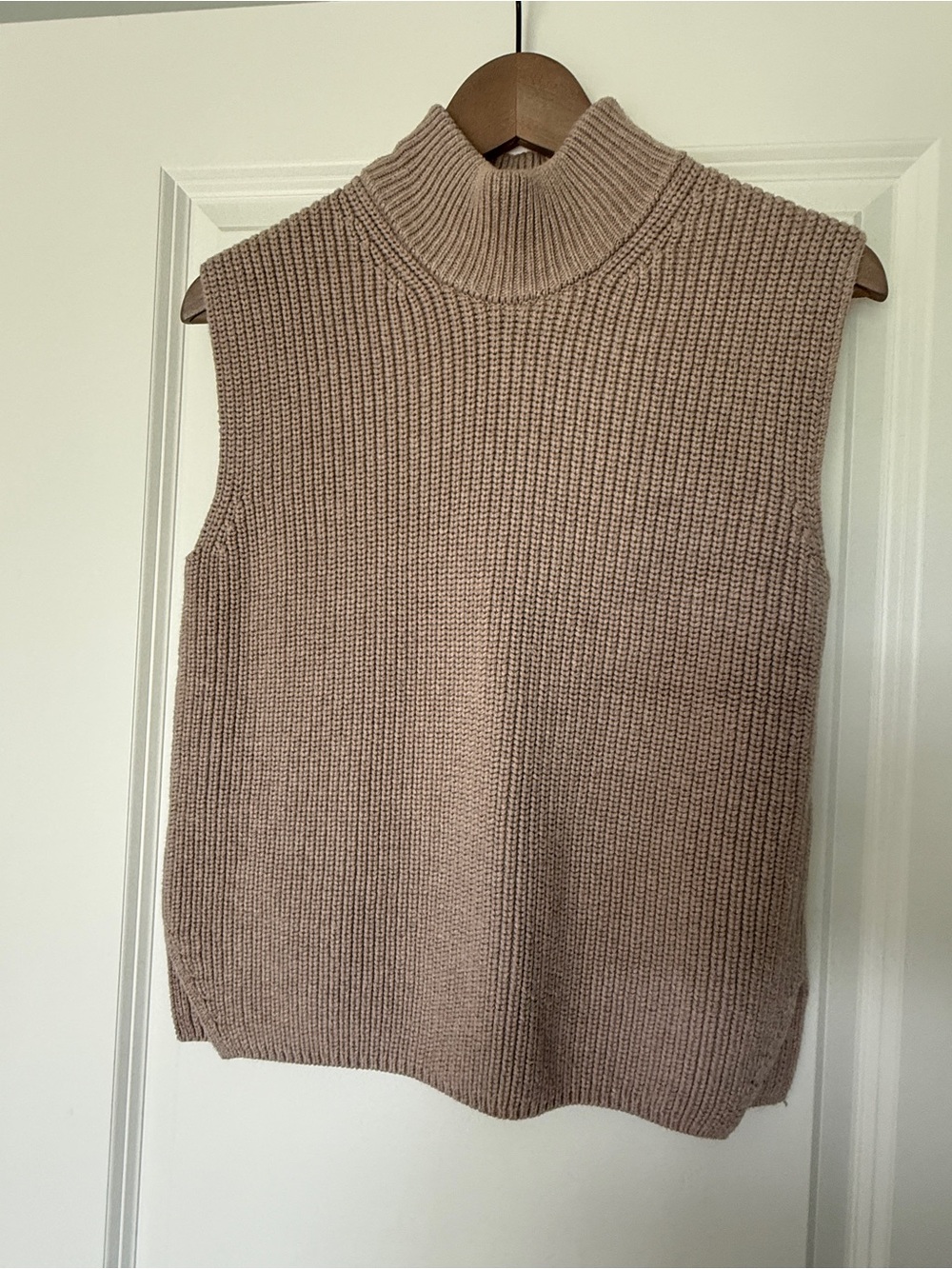 Abercrombie & Fitch Sleeveless Turtleneck Vest - Taupe